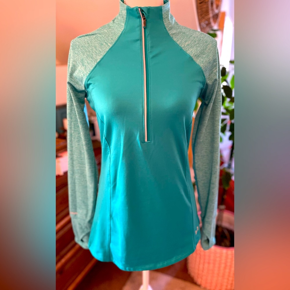 Under Armour top